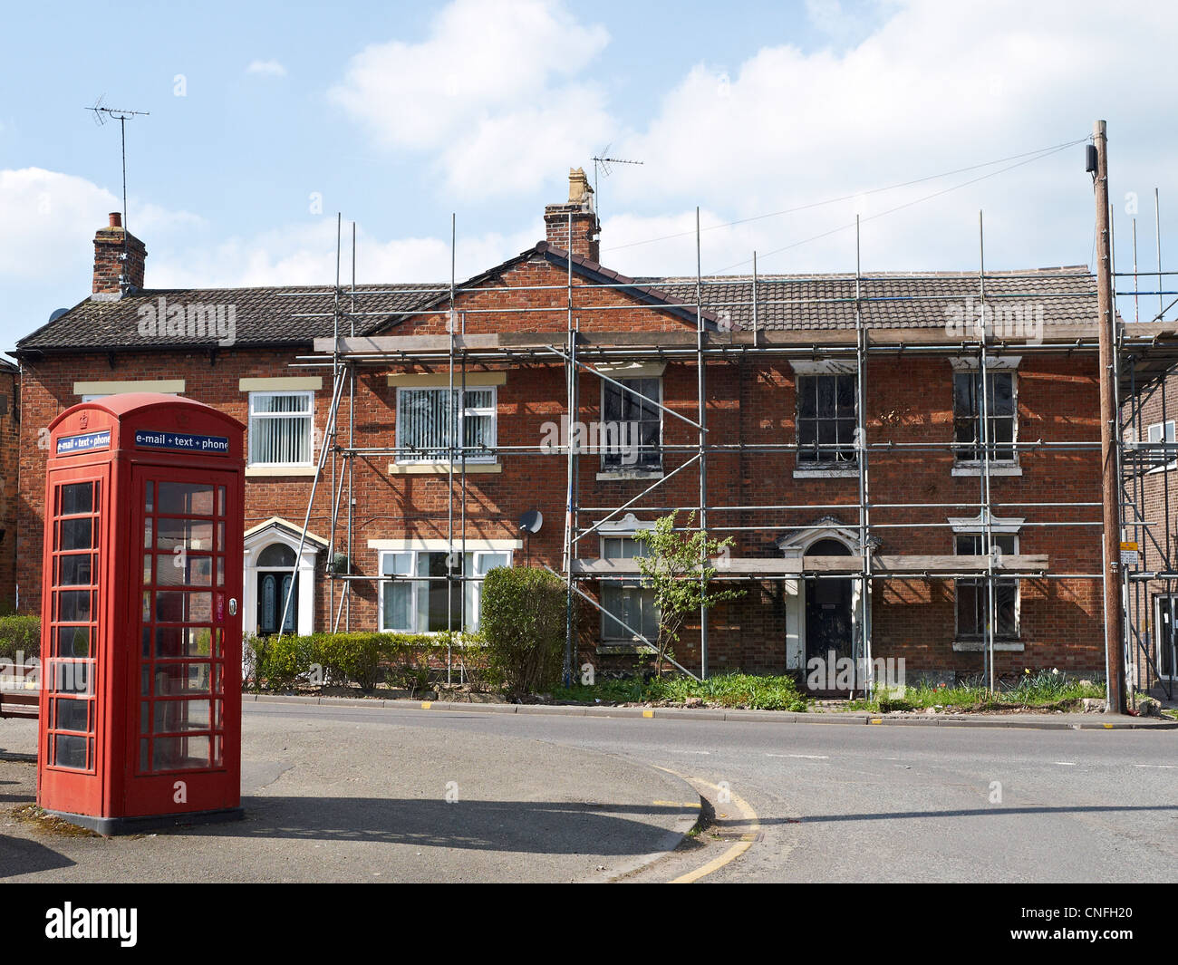 Les échafaudages sur rénové maison au Royaume-Uni Banque D'Images