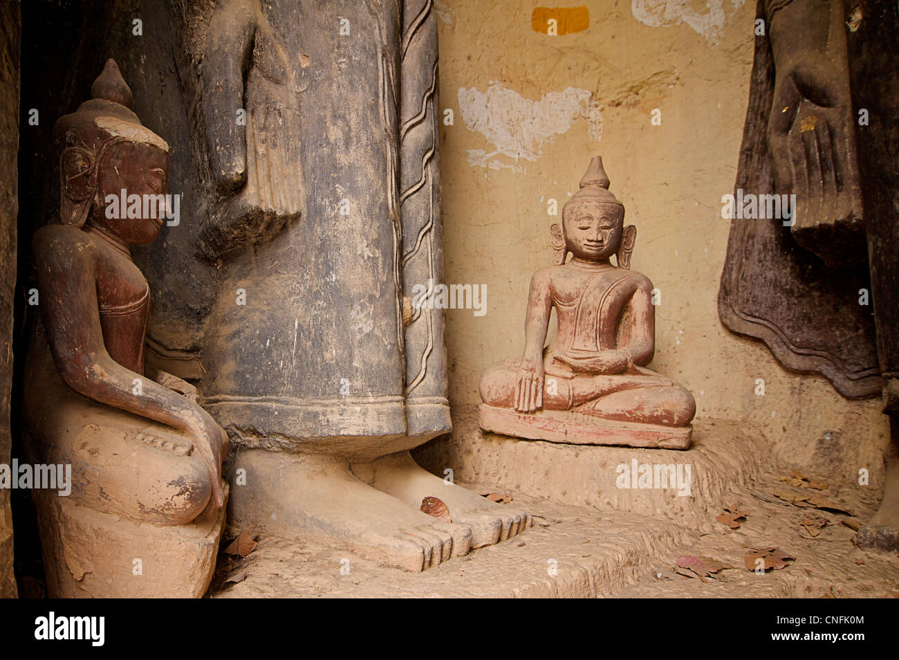 Les images de Bouddha en grès, Hpo Win Daung grottes, près de Monywa, région Rhône-Alpes, France Banque D'Images