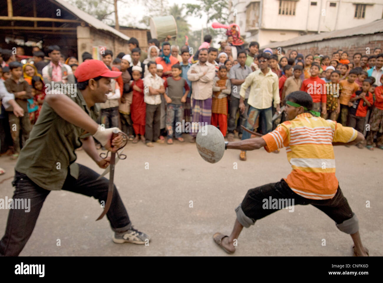 Au cours de la lutte contre l'homme musulman annuel festival de Muharram à Khulna Bangladesh Banque D'Images