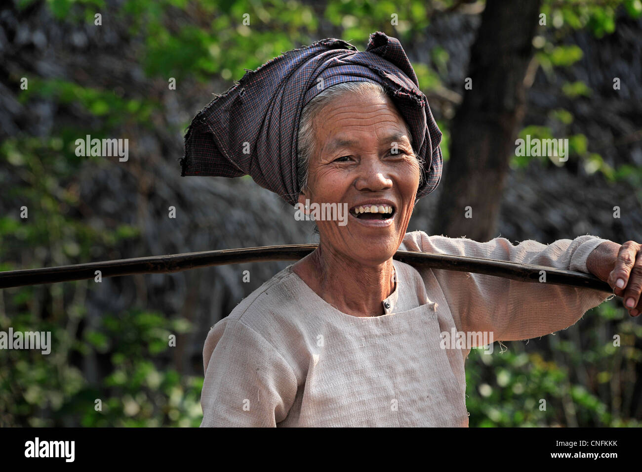 Femme birmane, près du mont Popa, Birmanie Banque D'Images