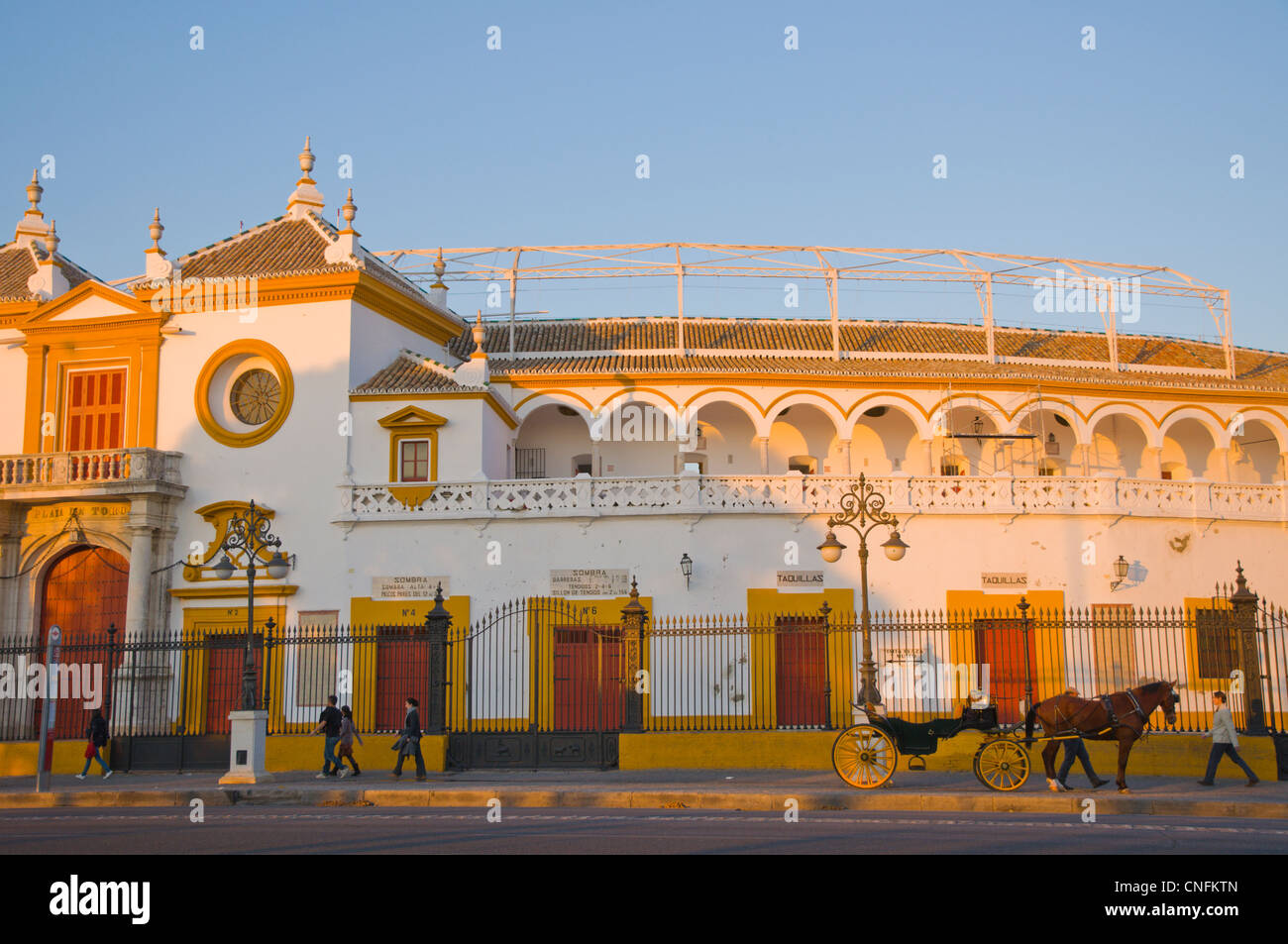 Plaza de Toros de la Maestranza exterior Paseo de Cristobal Colon avenue centre de Séville Andalousie Espagne Banque D'Images