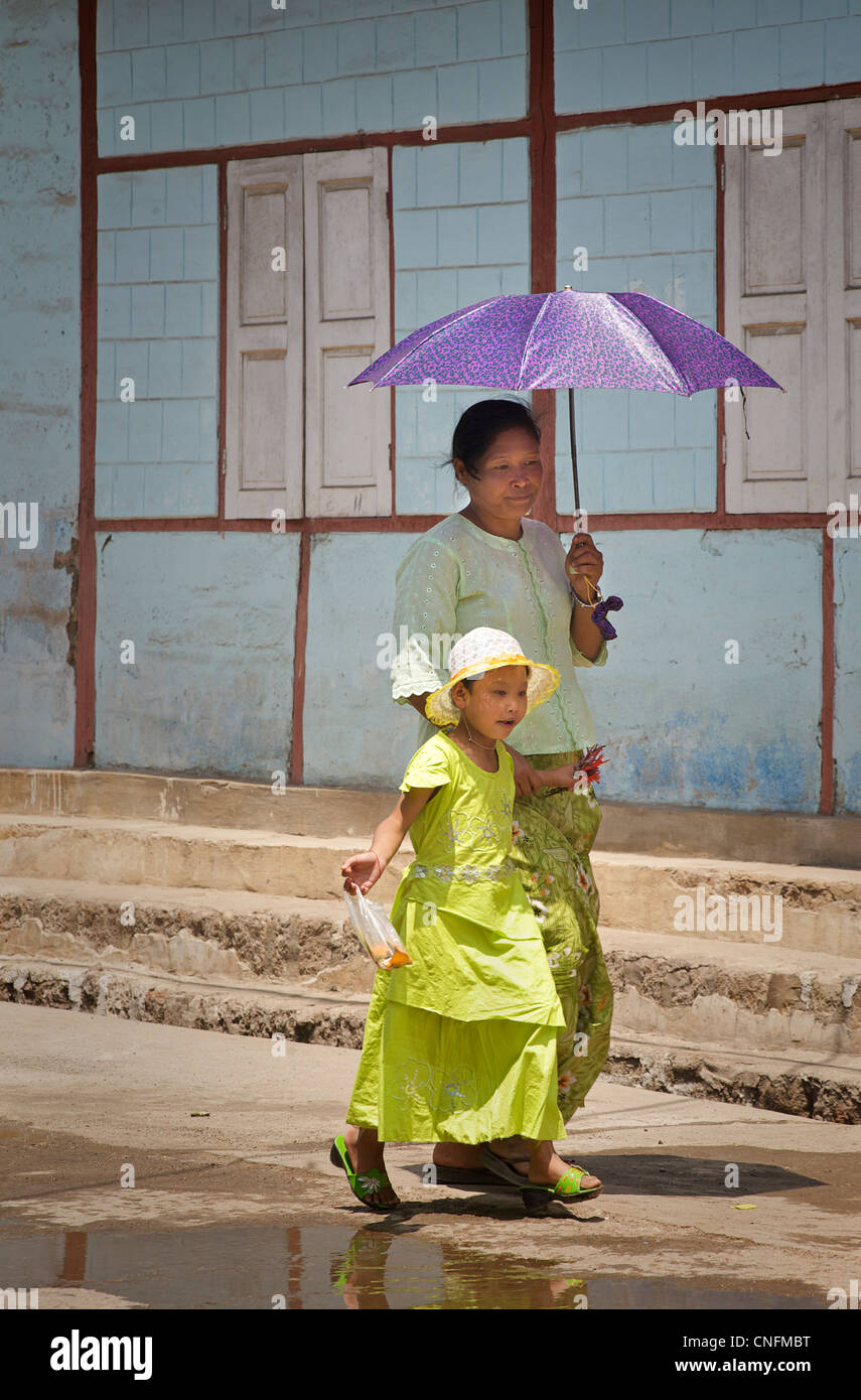 Mère birmane et sa fille. Kalaw, Birmanie. Myanmar Banque D'Images