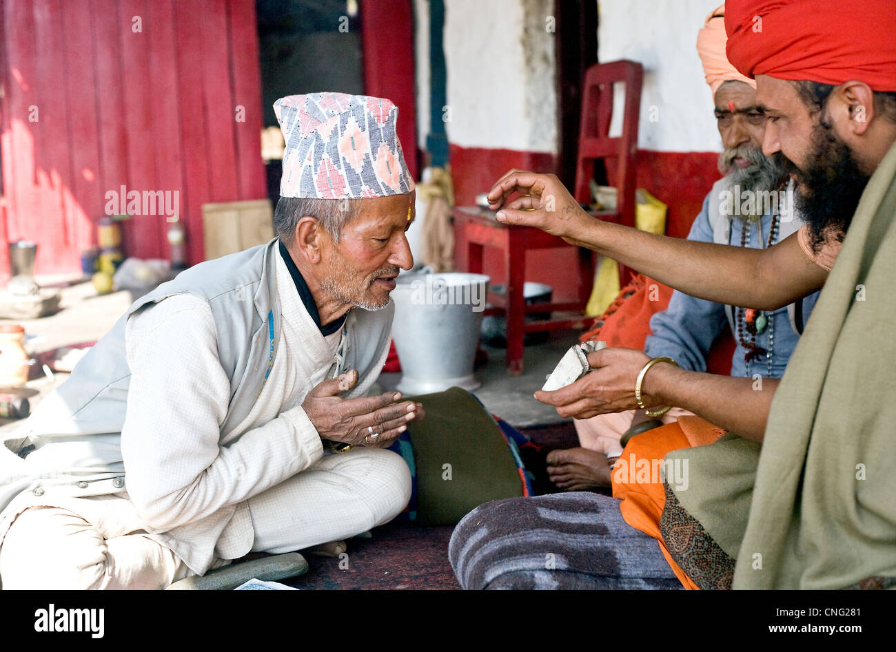 Bénédiction Sadhu pèlerinage sur le chemin de la sainte Muktinath , Népal Banque D'Images