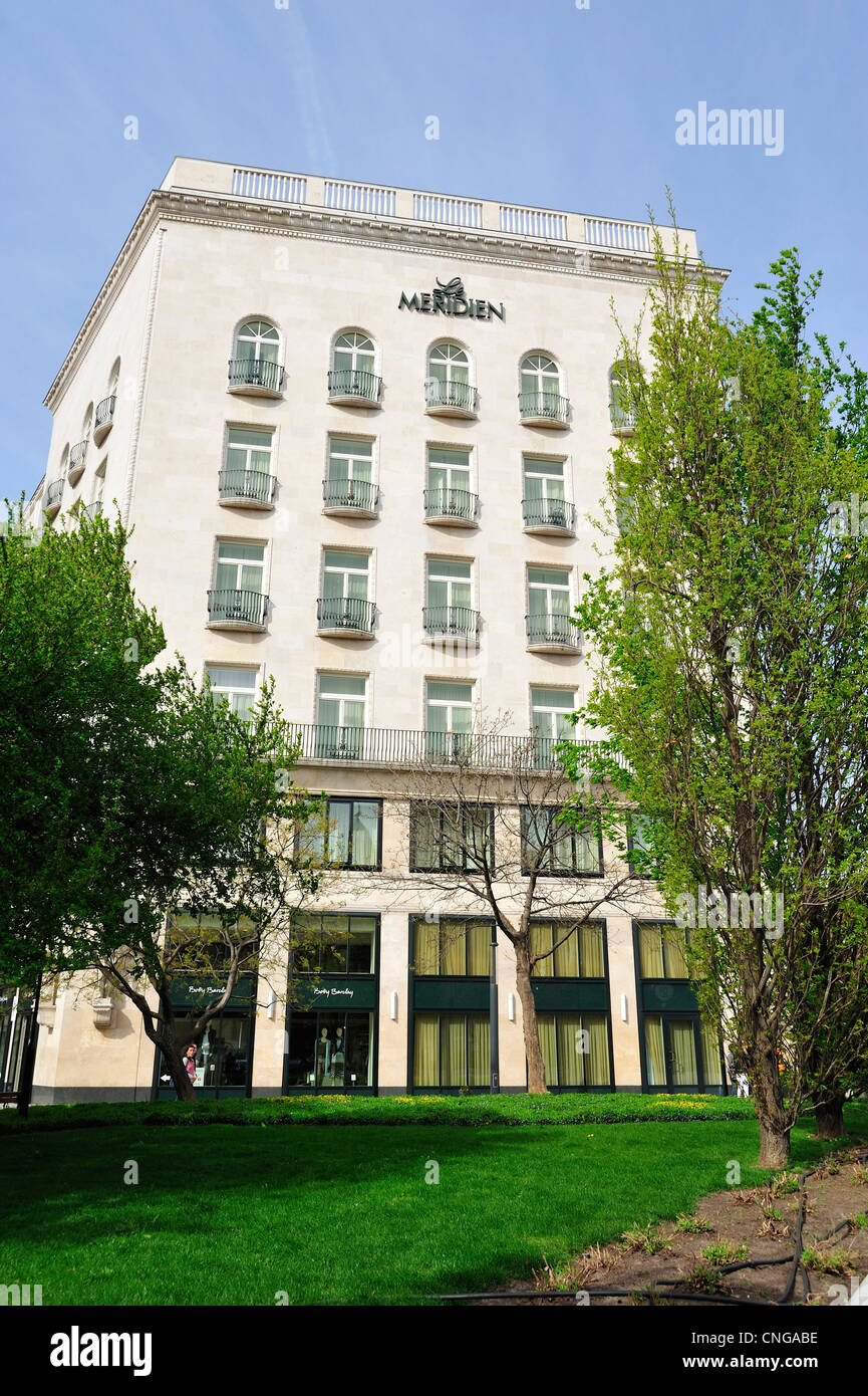 Le Meridien Hotel, Budapest, Hongrie. Elisabeth Plaza adjacente à Deák tér  (Deák Plaza Photo Stock - Alamy