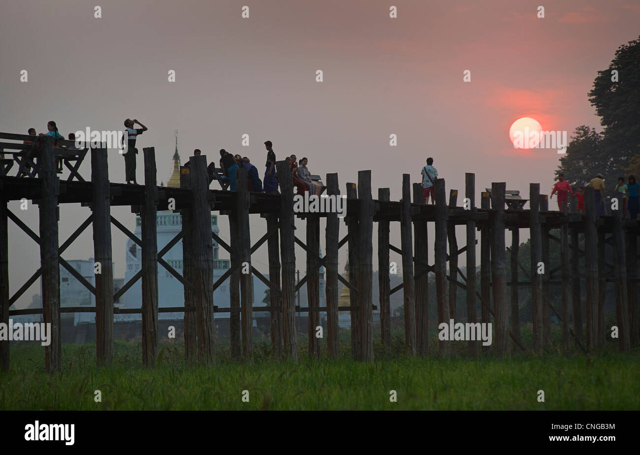 U Bein Bridge, près de Mandalay, Birmanie. Myanmar Banque D'Images