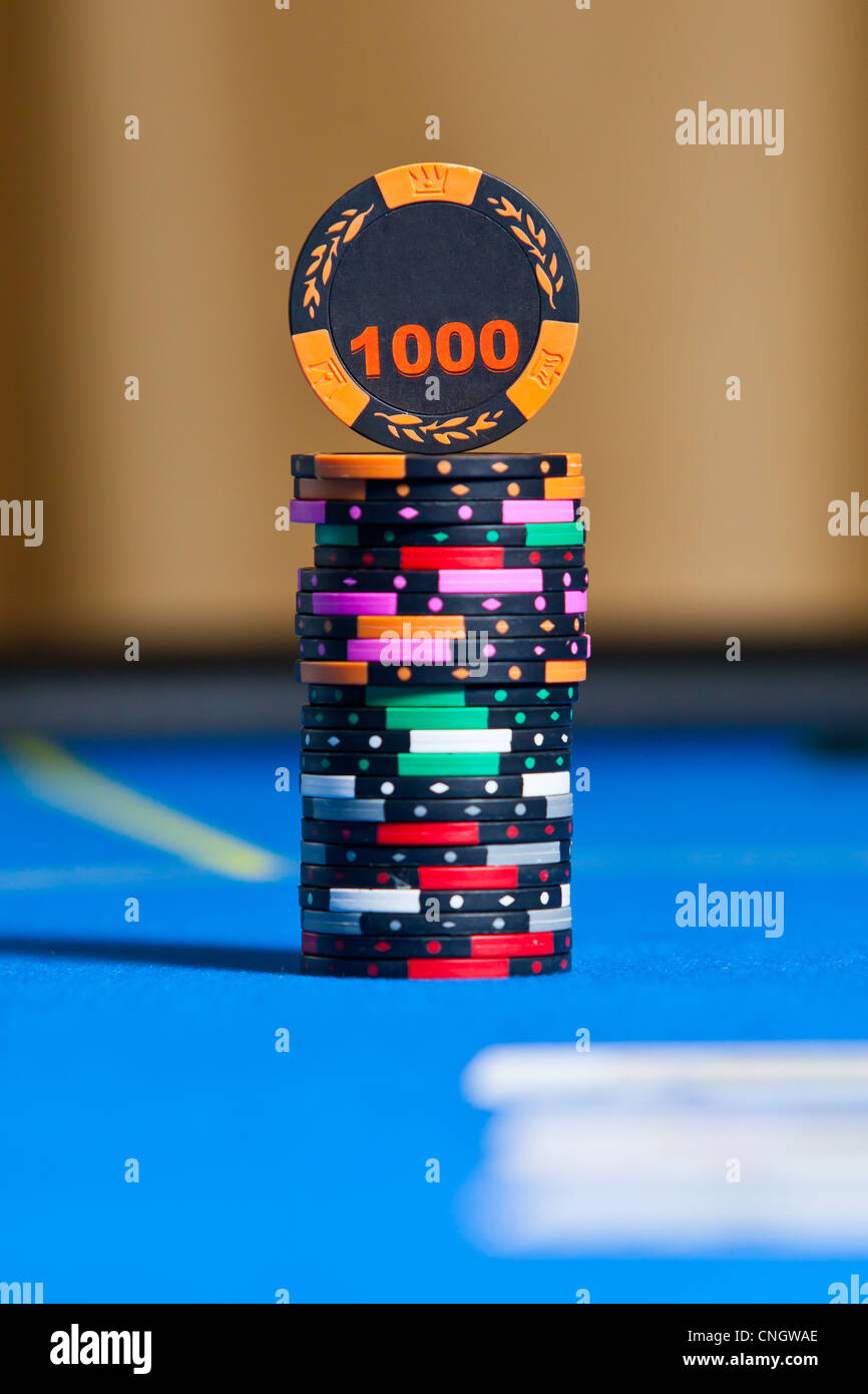 Des jetons sur casino table Banque D'Images