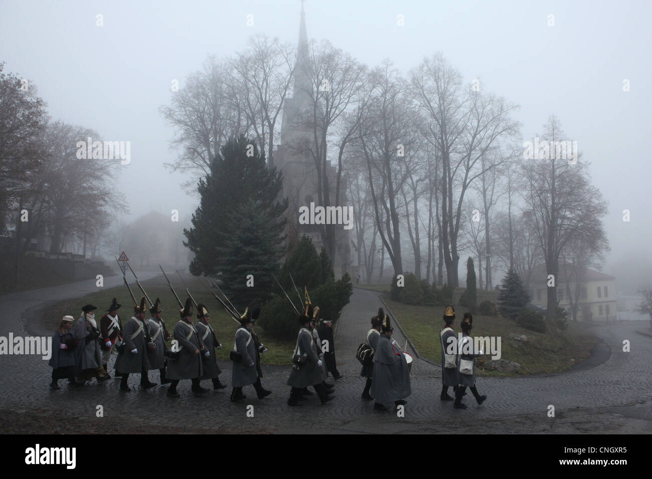 Les soldats autrichiens mars à Tvarozna, République tchèque. Reconstitution de la bataille d'Austerlitz (1805). Banque D'Images