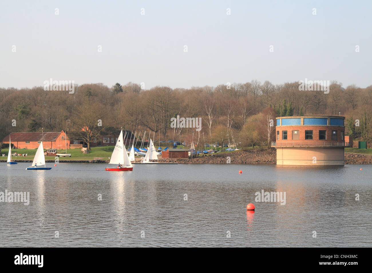 Voir d'Trimpley réservoir, Worcestershire, Angleterre, RU prises au printemps Banque D'Images