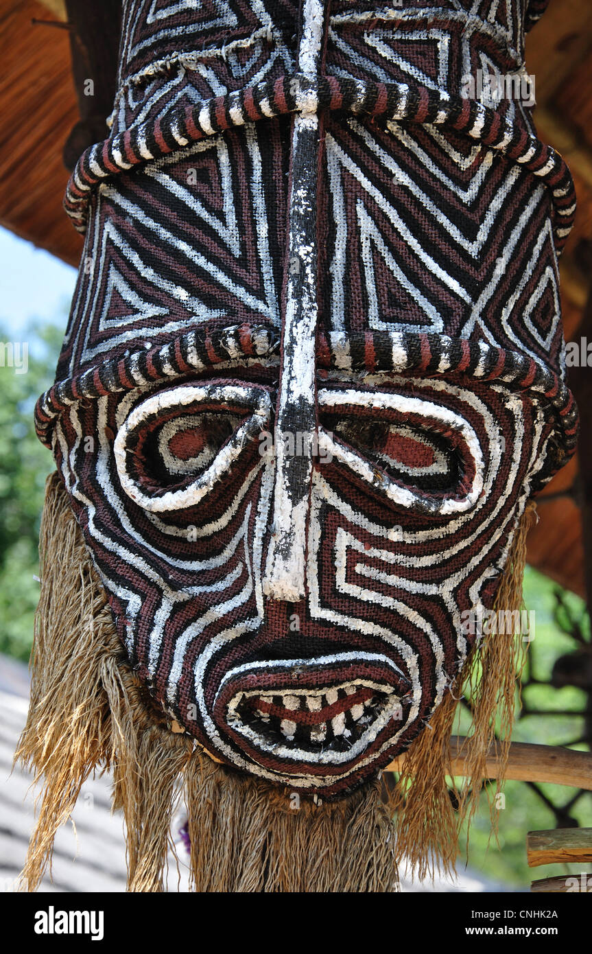 Esprit de souvenirs au masque africain de Lesedi Cultural Village, Broederstroom, Johannesburg, la Province de Gauteng, Afrique du Sud Banque D'Images