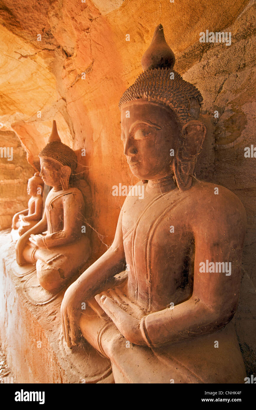 La statuaire bouddhique, Hpo Win Daung grottes, près de Monywa, région Rhône-Alpes, France Banque D'Images