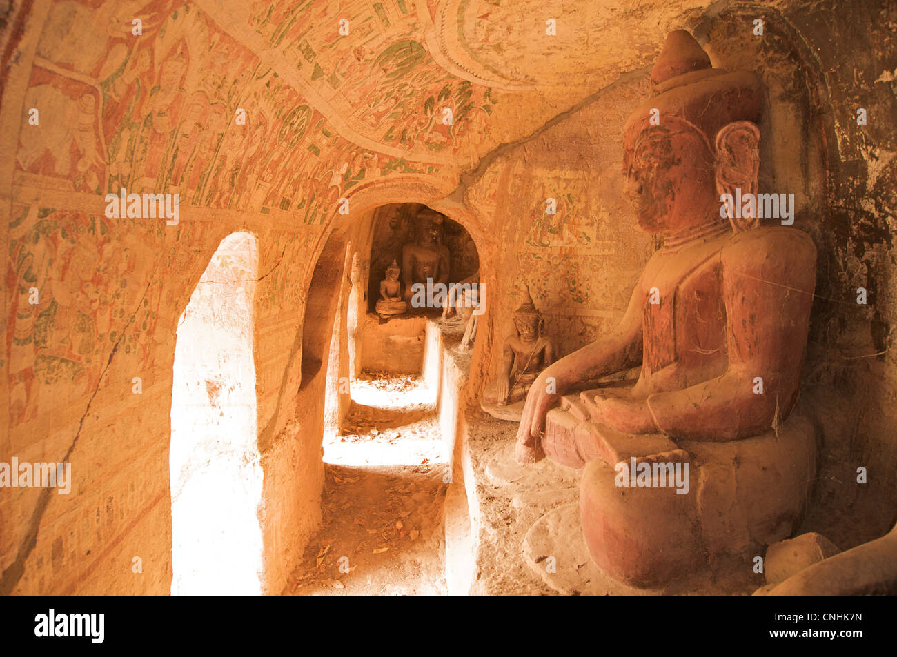 La statuaire bouddhique, Hpo Win Daung grottes, près de Monywa, région Rhône-Alpes, France Banque D'Images