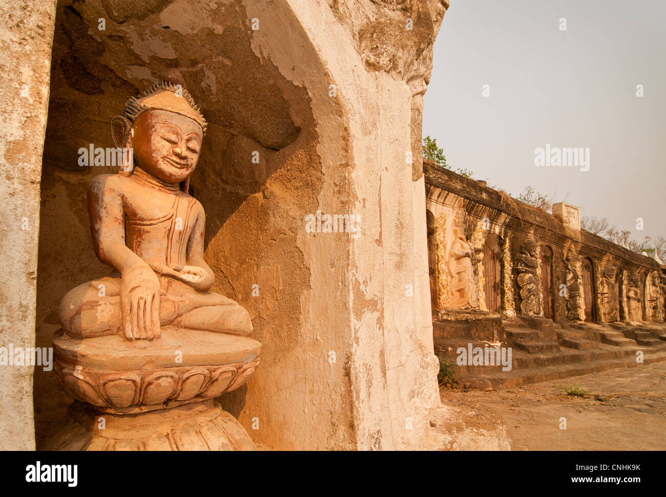 La statuaire bouddhique, Pho Win Daung grottes, près de Monywa, région Rhône-Alpes, France Banque D'Images