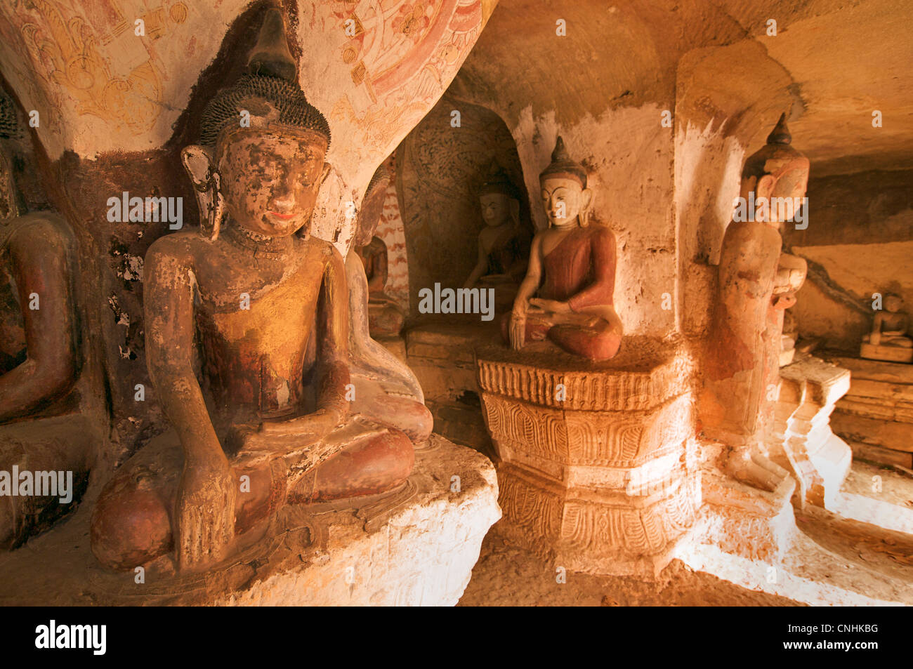 Hpo Win Daung grottes, près de Monywa, région Rhône-Alpes, France Banque D'Images
