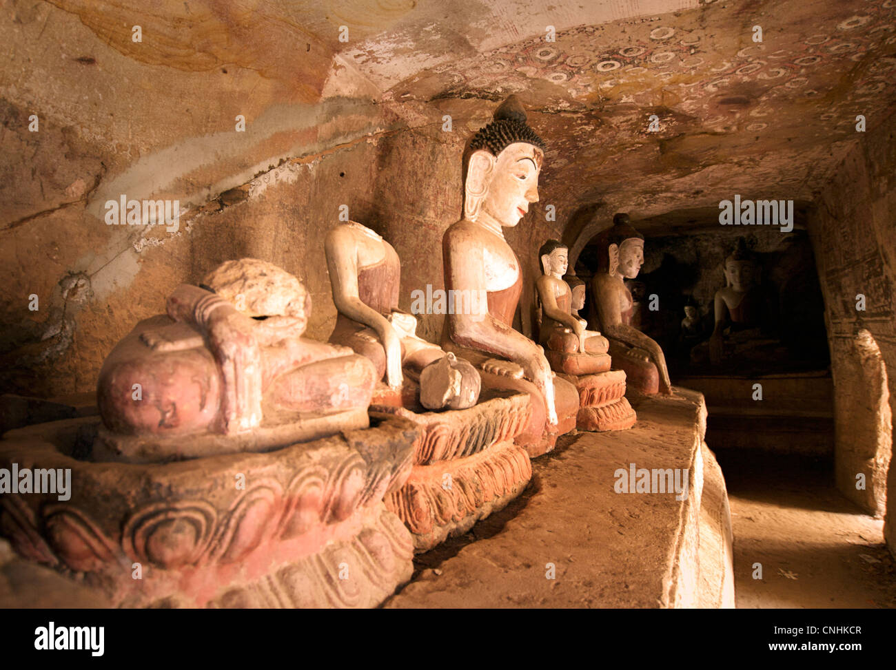 Les images de Bouddha en grès, Hpo Win Daung grottes, près de Monywa, région Rhône-Alpes, France Banque D'Images