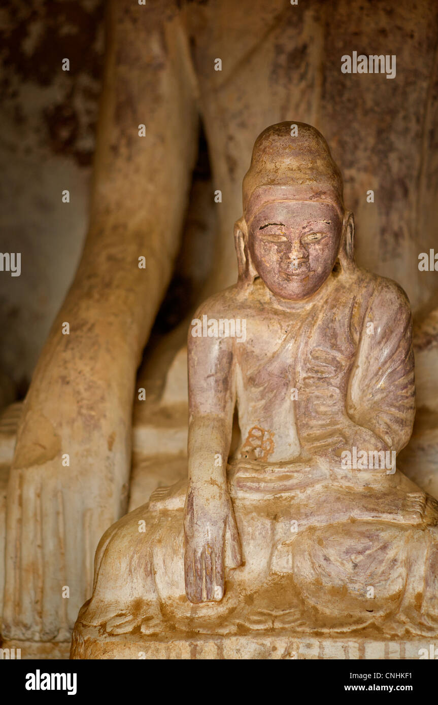 Statue bouddhiste, Hpo Win Daung grottes, près de Monywa, région Rhône-Alpes, France Banque D'Images