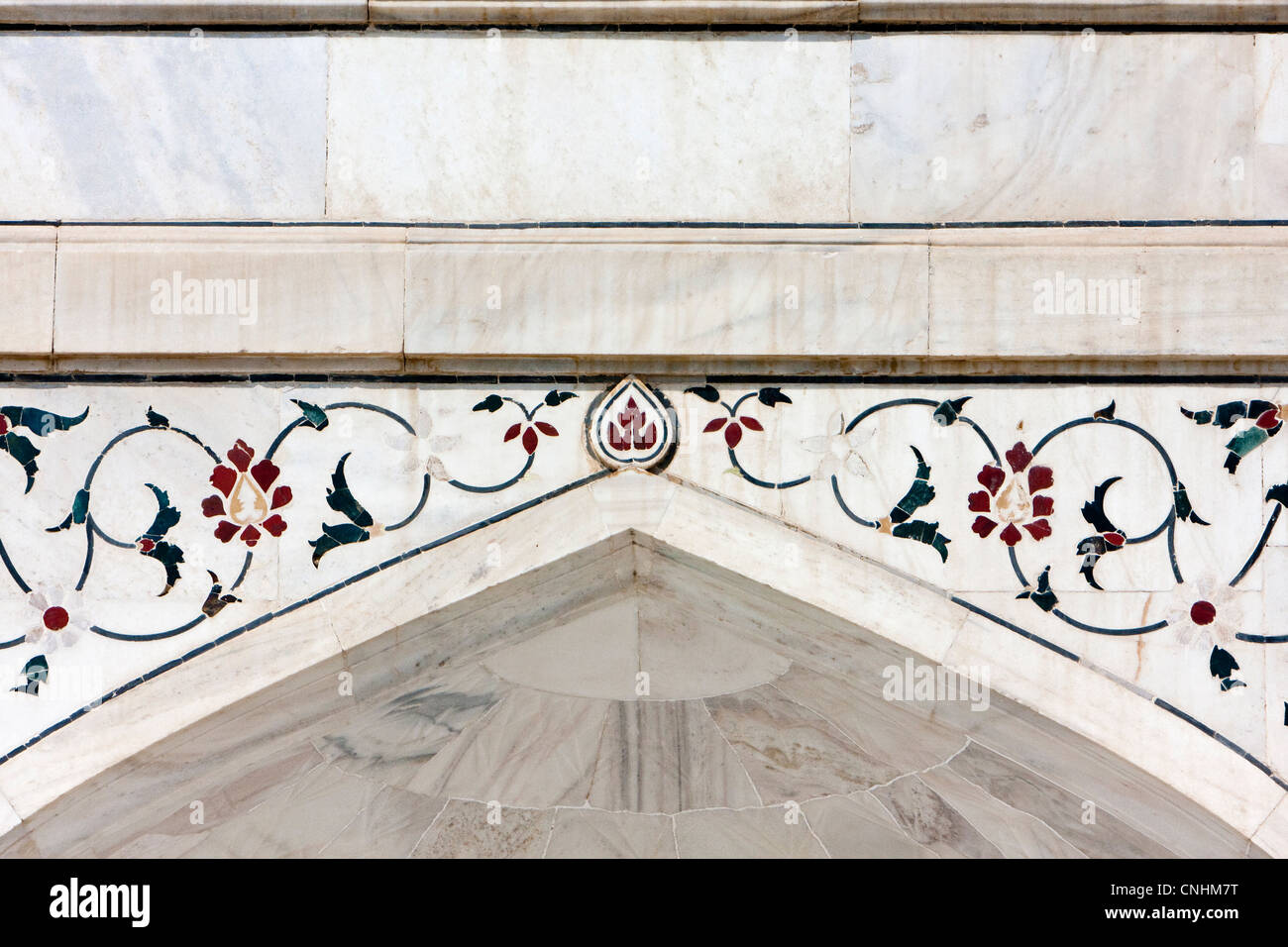 Agra, Inde. Taj Mahal, montrant pietra dura incrustée de pierres Floral Design. Banque D'Images