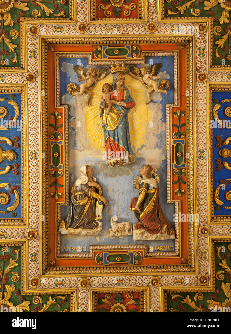 Rome - toit de l'église Santa Francesca Romana avec la Vierge Marie Banque D'Images