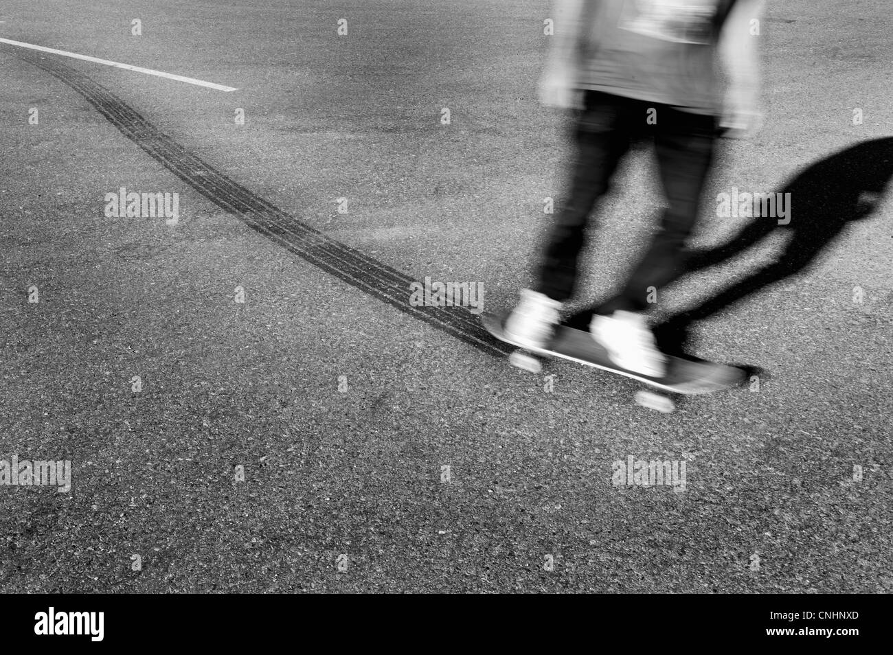 Un skateur professionnel en laissant des traces de pneus Banque D'Images