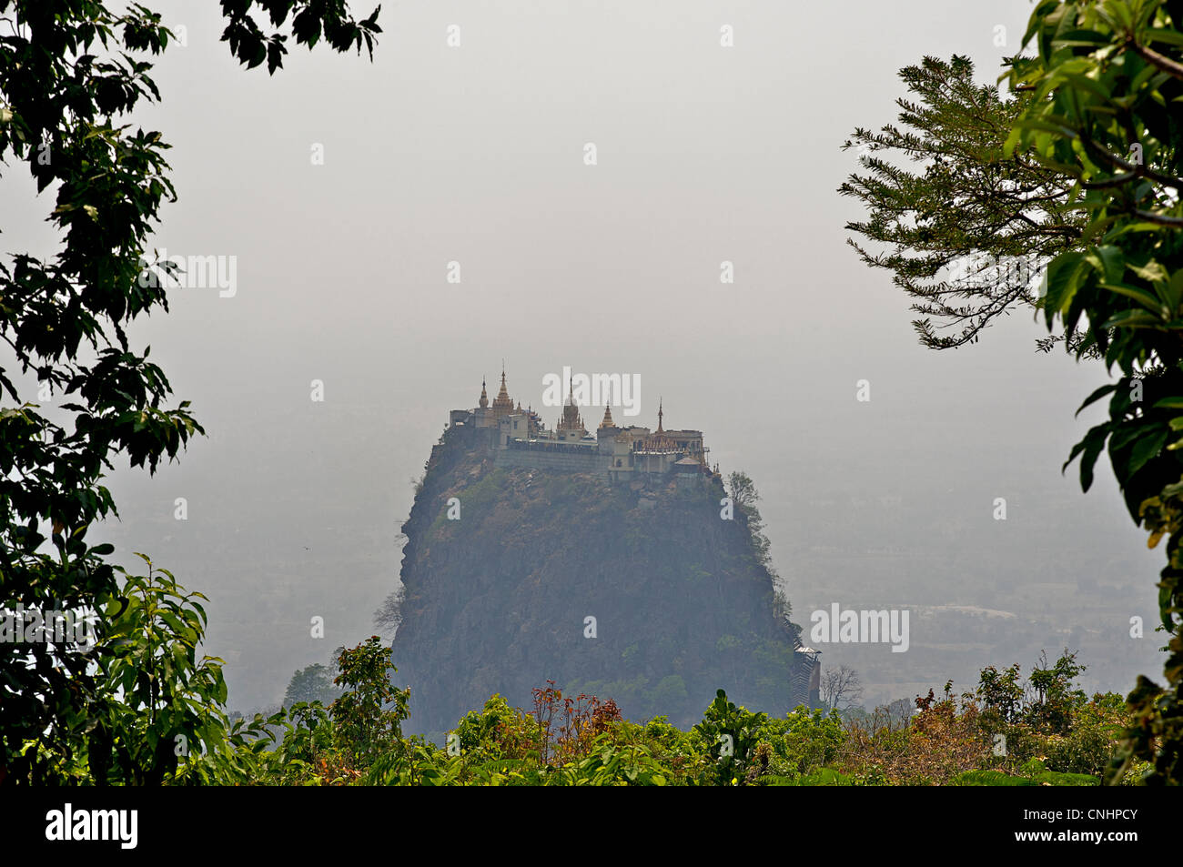 Le mont Popa, Kyaukpadaung Township, près de Bagan, Birmanie. Myanmar Banque D'Images