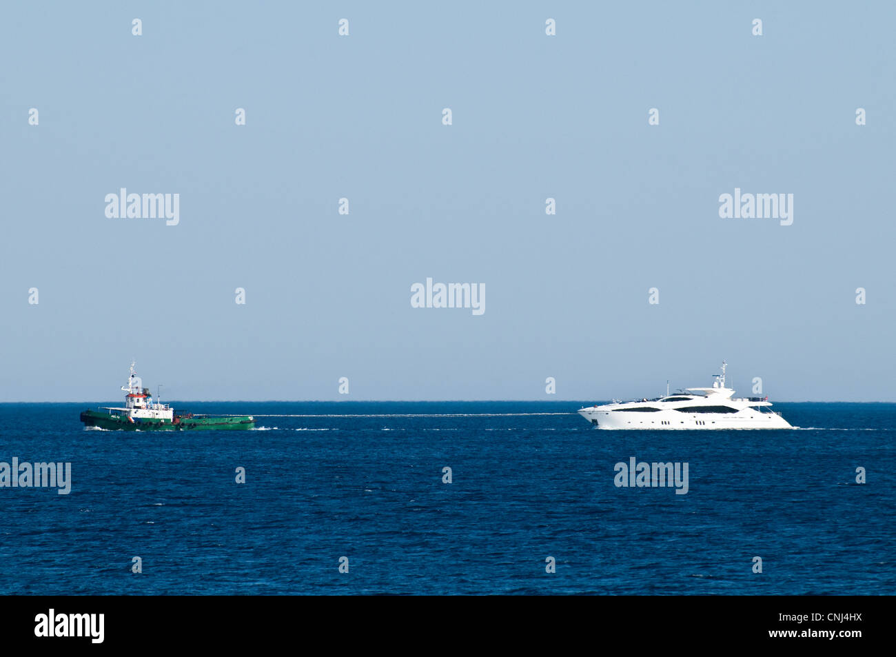 Bateau pilote tirant luxueux yacht Banque D'Images