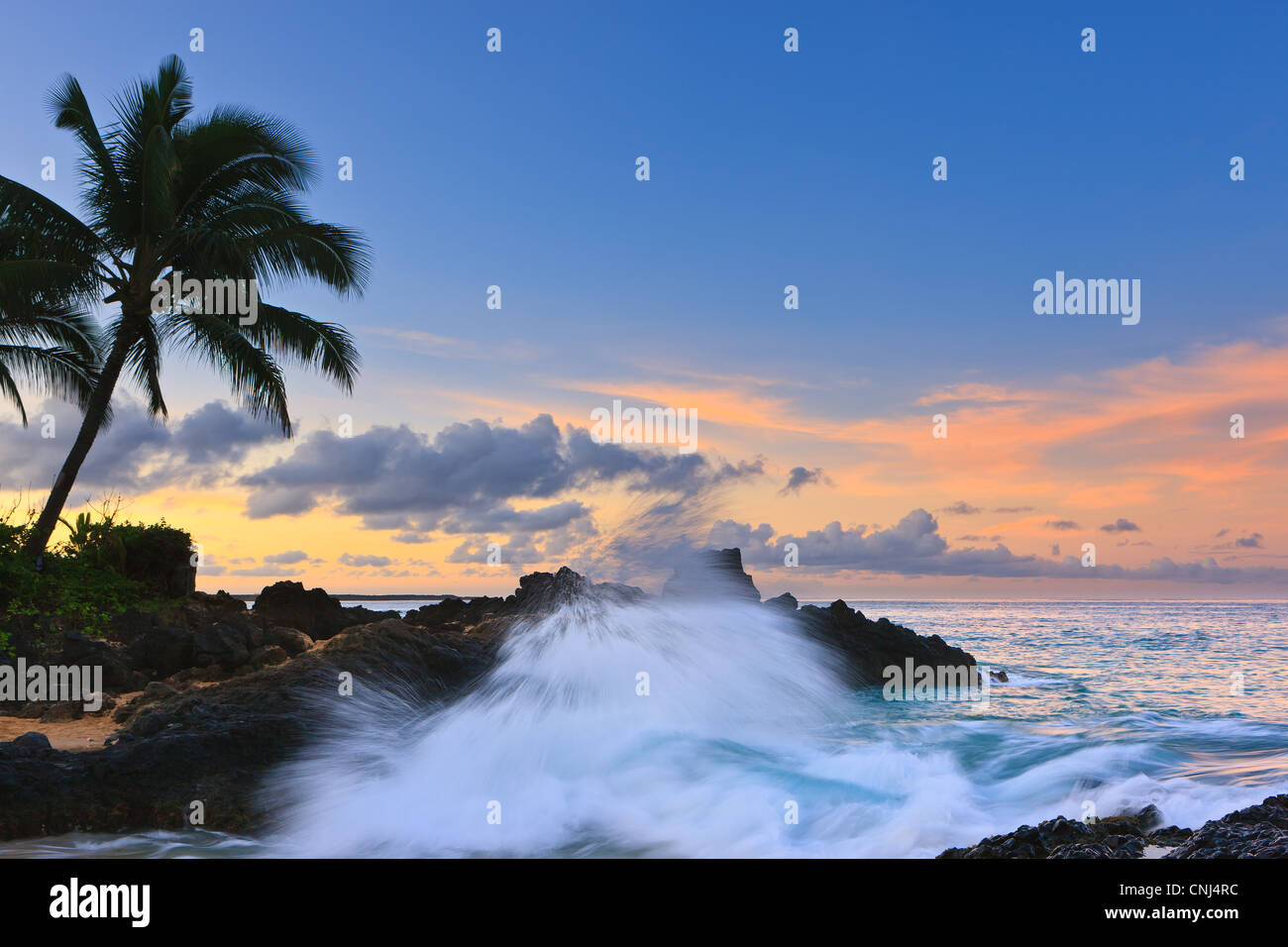 Lever de soleil à la plage secrète, Kihei, Maui, Hawaï Banque D'Images