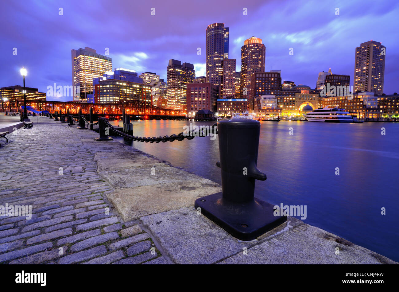 Quartier financier de Boston, Massachusetts vue depuis le port de Boston. Banque D'Images