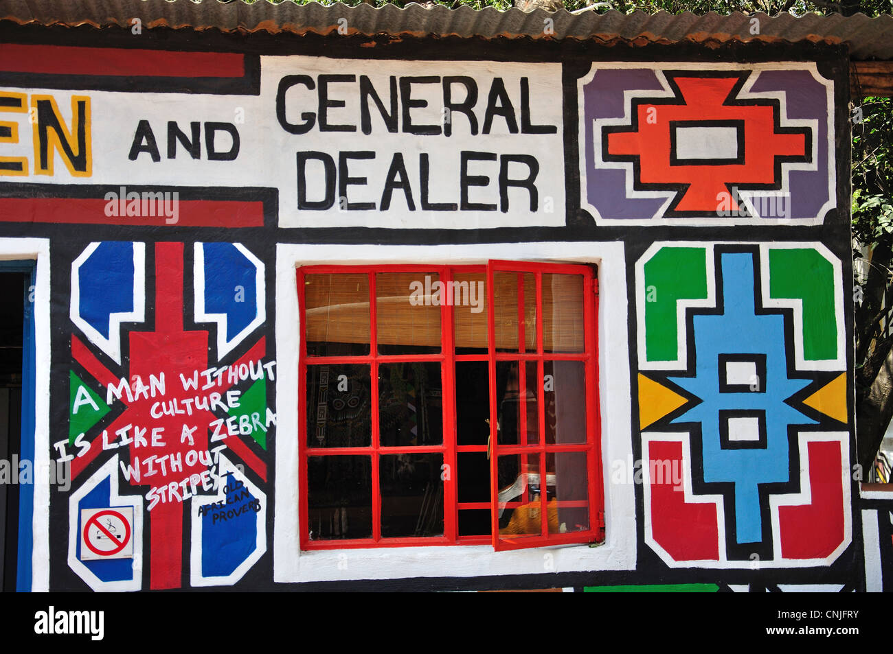 Ndebele coloré magasin général, culturel Lesedi African Village, Broederstroom, Johannesburg, Gauteng, Afrique du Sud Banque D'Images