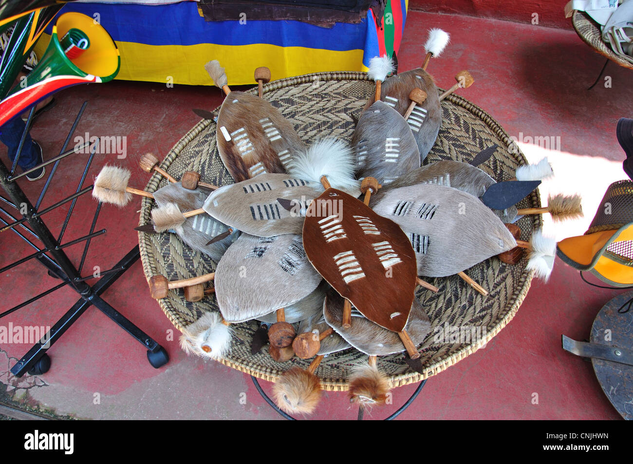 Souvenir miniature Zulu shields, Lesedi Cultural Village africain, Broederstroom, Johannesburg, Gauteng, Afrique du Sud Banque D'Images