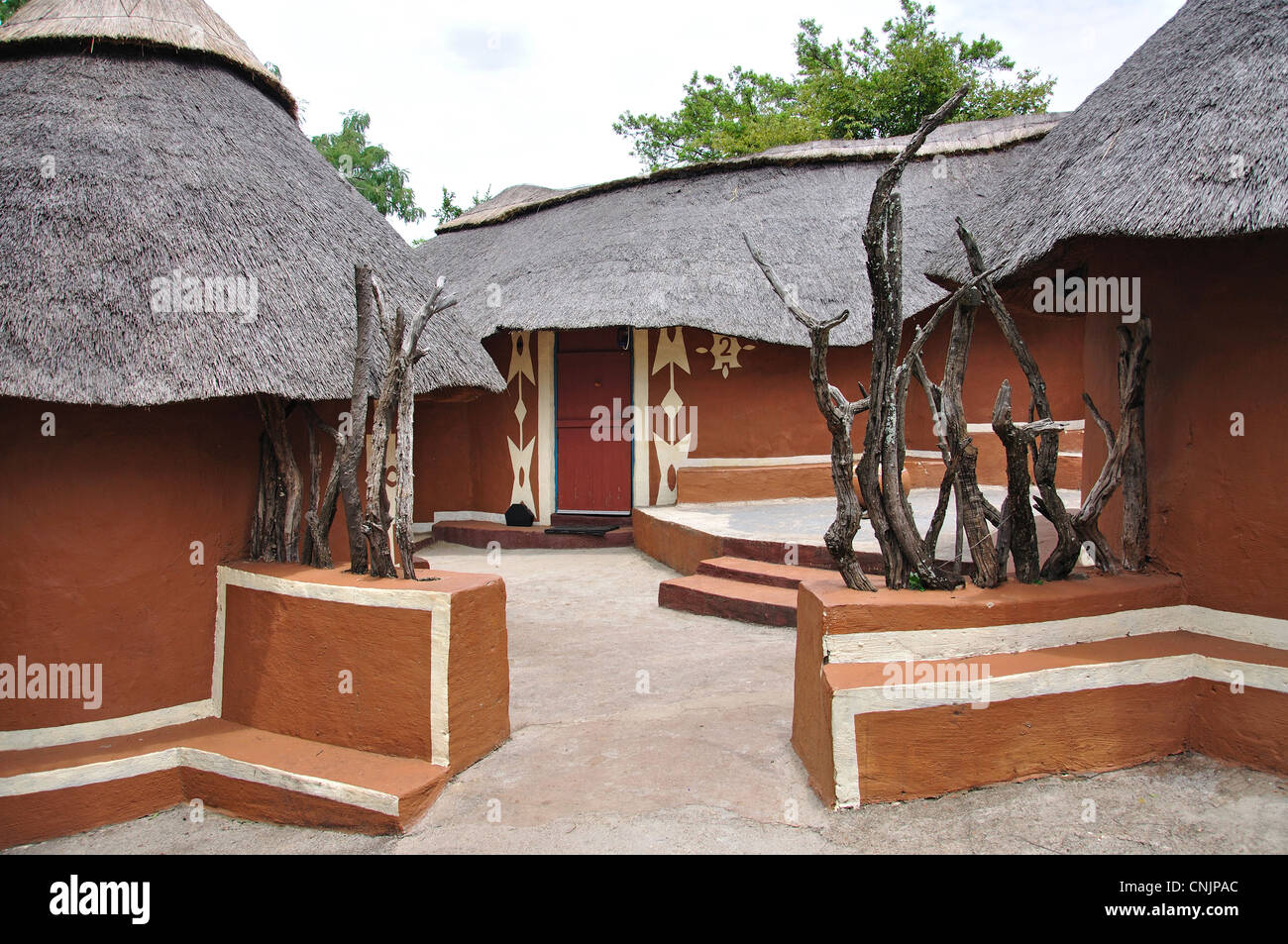 Pedi huttes à Lesedi African Cultural Village, Broederstroom, Johannesburg, la Province de Gauteng, Afrique du Sud Banque D'Images