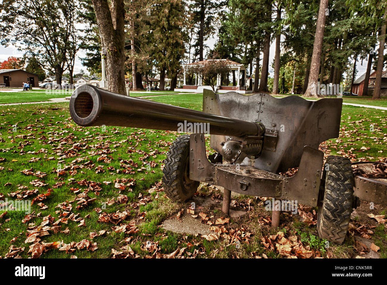 USA, Ohio, Dayton, 57mm canon antichar dans city park. HDR, Digital Composite Banque D'Images