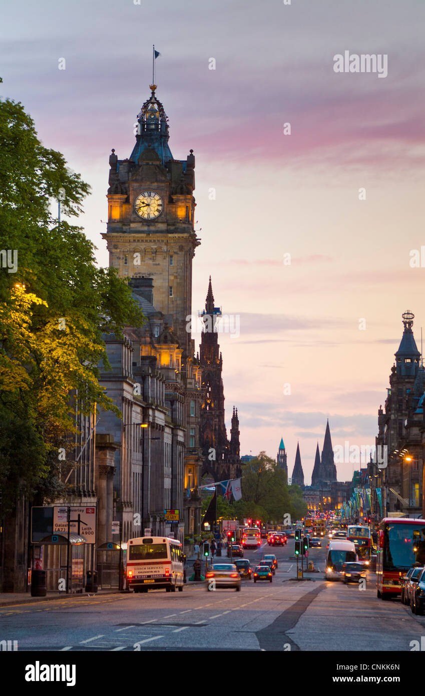 Princes Street d'Édimbourg à Lothian Ecosse nuit UK GB EU Europe Banque D'Images