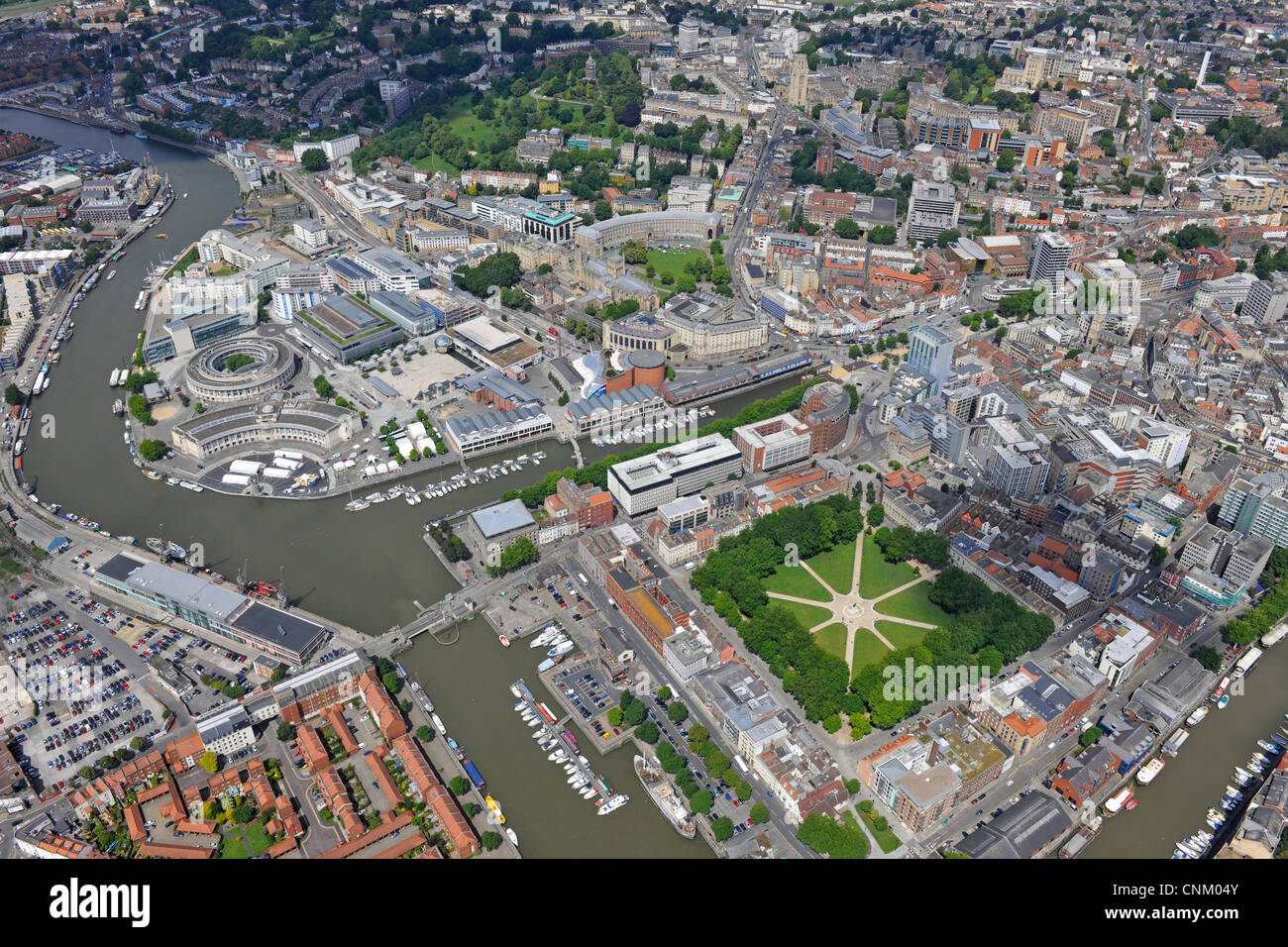 Photographie aérienne montrant le centre-ville de Bristol, Avon, Queen Square et Harbourside Banque D'Images
