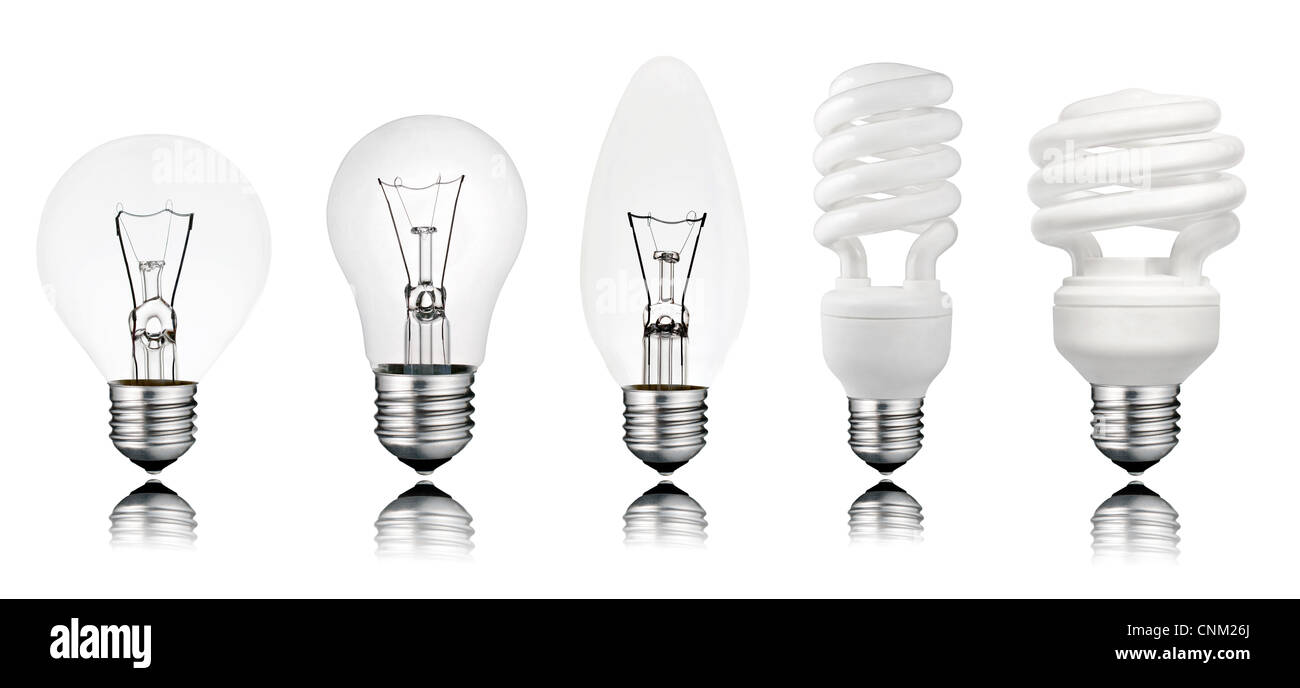 5 Lightbuls avec réflexion isolé sur blanc. Balle de Golf, Normal, type de bougie et deux ampoules à économie d'énergie Banque D'Images