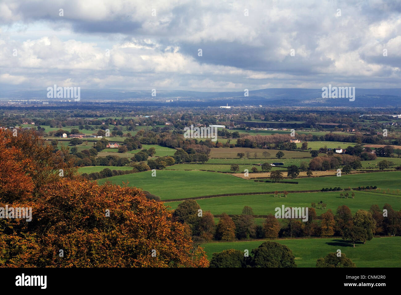 Une vue sur la Plaine du Cheshire de Alderley Edge l'automne Angleterre Cheshire Pennine Moors Banque D'Images