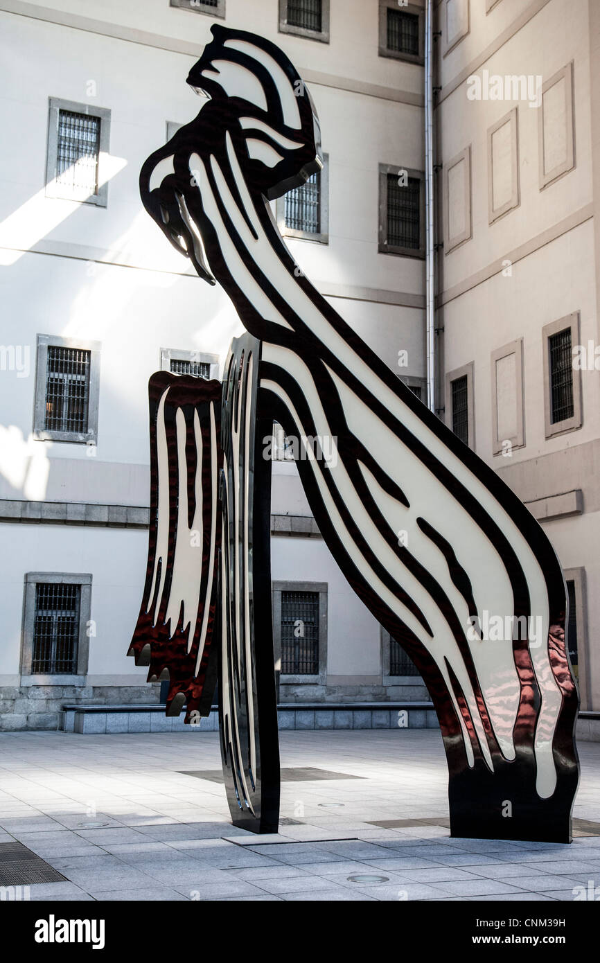Roy lichtenstein sculpture brushstroke Banque de photographies et d'images  à haute résolution - Alamy
