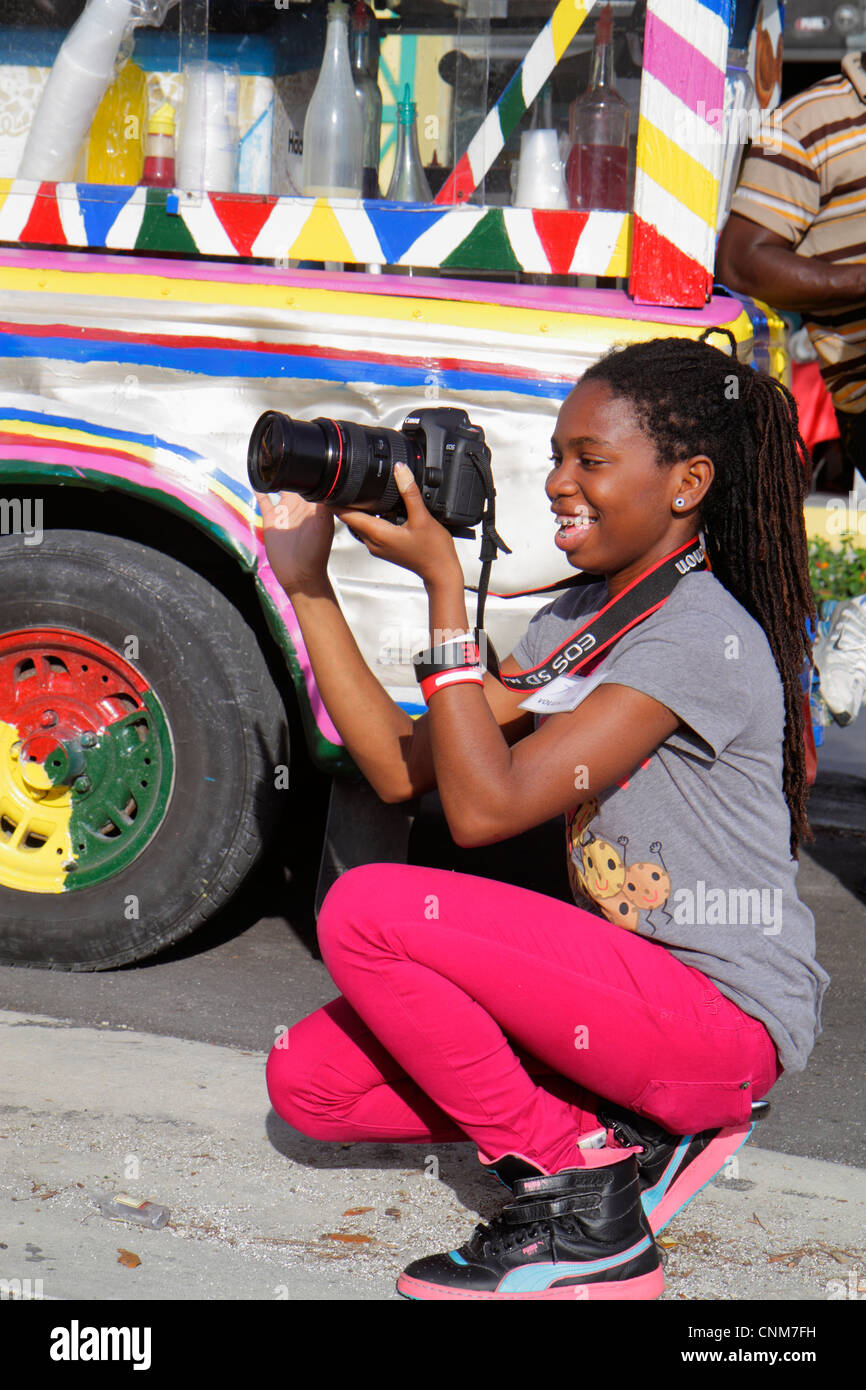 Miami Florida,Little Haiti,Caribbean Market place Carnival,Marketplace,communauté fille noire filles,jeune,femmes enfants enfants adolescents adolescents adolescent t Banque D'Images