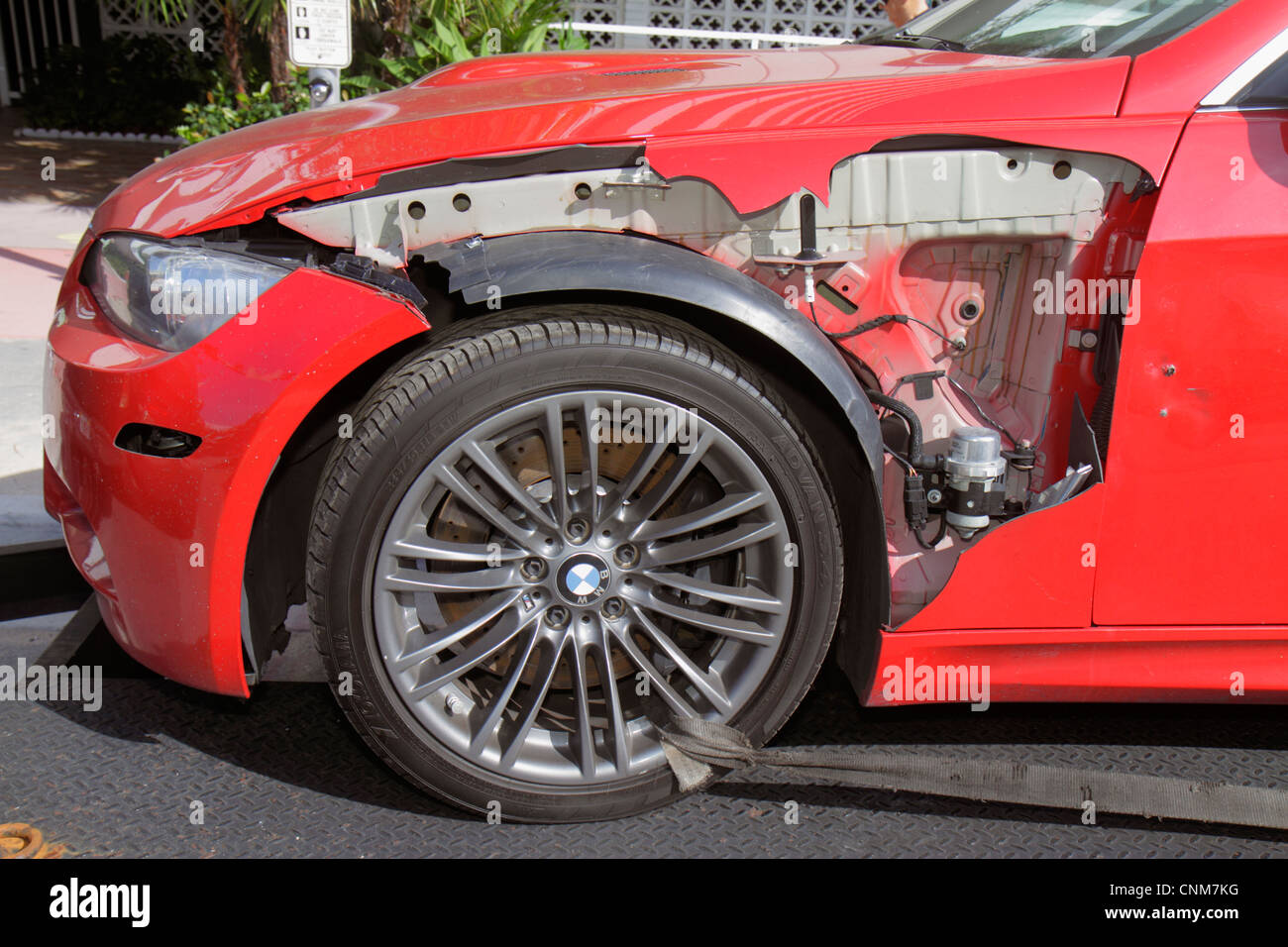 Miami Beach Florida,Ocean Drive,BMW,voitures,automobile,auto,véhicule,carrosserie tronquée,fibre de verre,aile,accident,carrosserie,accident,remplacement,réparation Banque D'Images