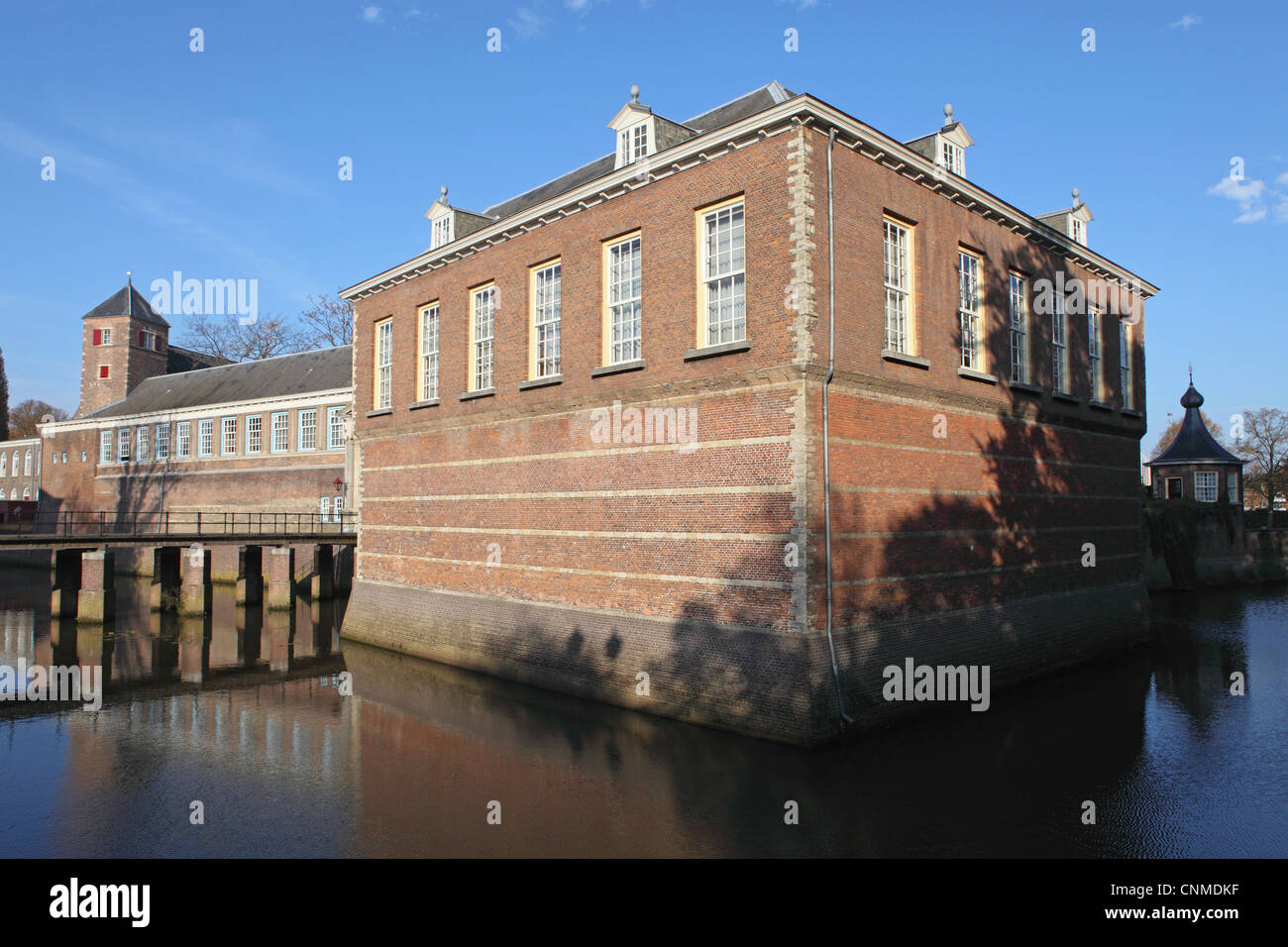 Les douves entourant le château de Breda, Noord-Brabant, Pays-Bas, Europe Banque D'Images