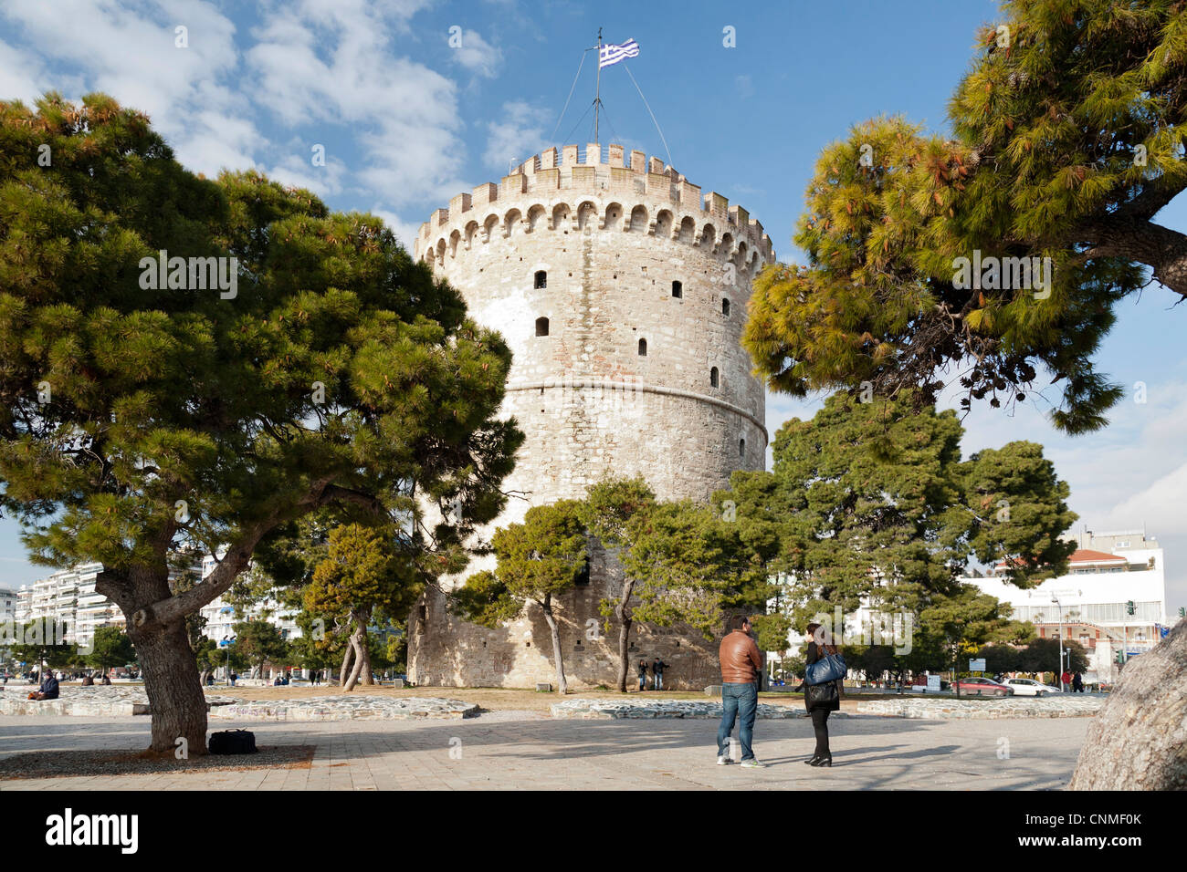 Flâner sur le front de mer de Thessalonique, en face de la Tour Blanche. Thessalonique, Macédoine, Grèce. Banque D'Images