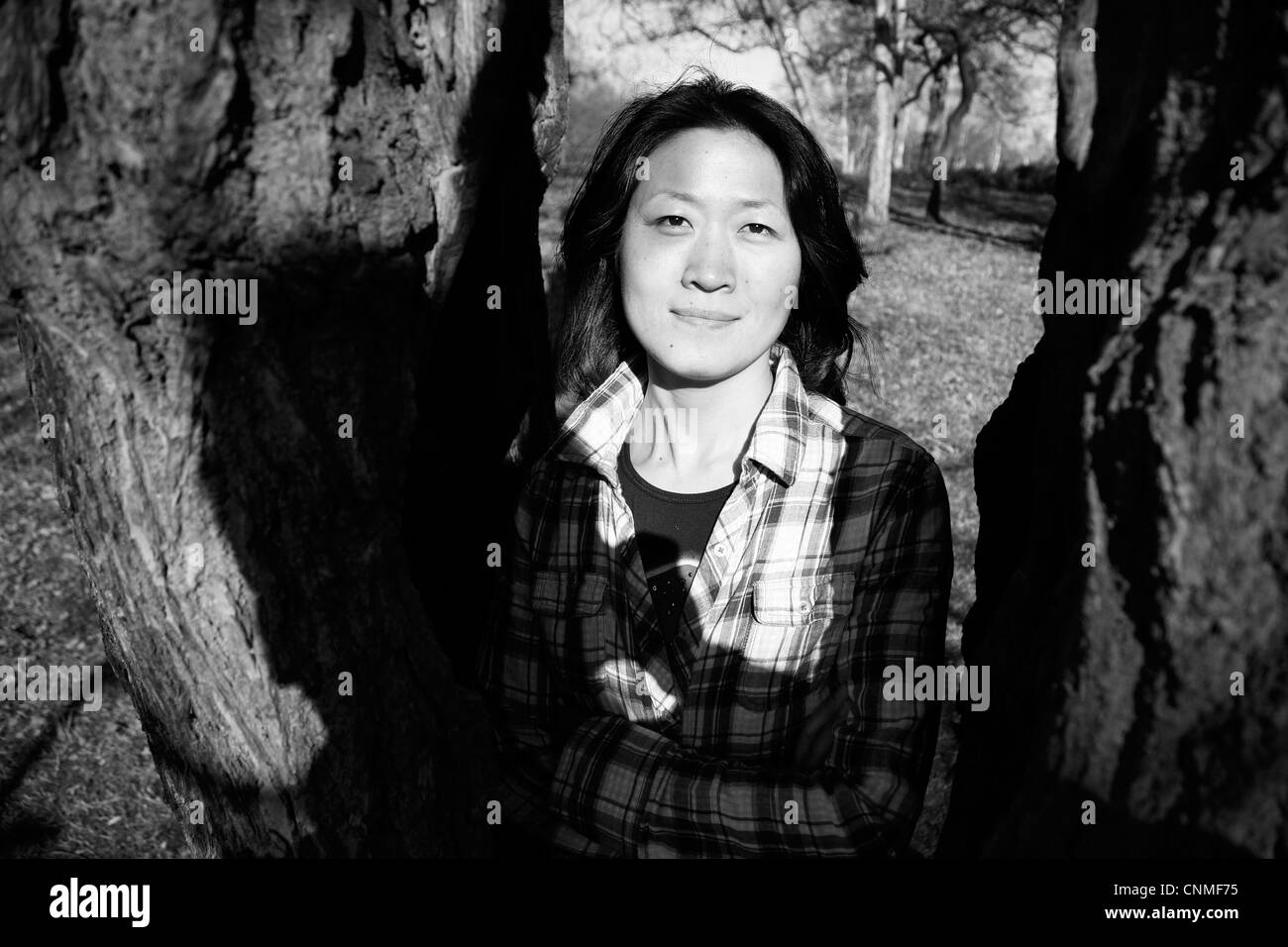 Portrait asian woman à l'appareil photo Banque D'Images