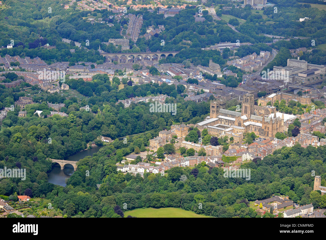 Vue aérienne de la cathédrale de Durham Durham avec en arrière-plan. Banque D'Images