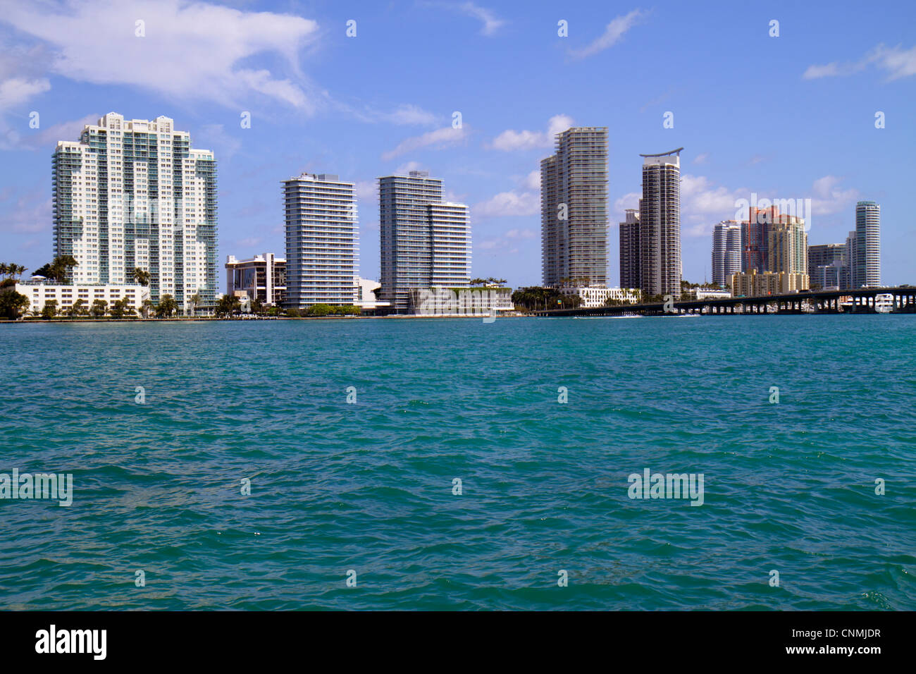 Miami Beach Florida,Biscayne Bay,Miami Beach,Marina,haute élévation,condominium en bord de mer,résidentiel,appartement,appartements,appartement,plat,bâtiment,bâtiments,ciel de la ville Banque D'Images