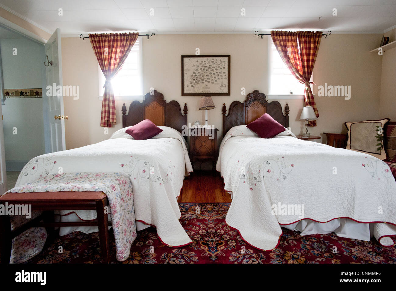 Chambres meublées avec des antiquités dans un gîte rural bed and breakfast Banque D'Images