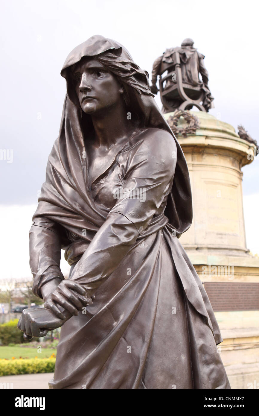 Stratford Upon Avon statue de Lady Macbeth de Shakespeare Memorial derrière à Bancroft Gardens Stratford Upon Avon Banque D'Images