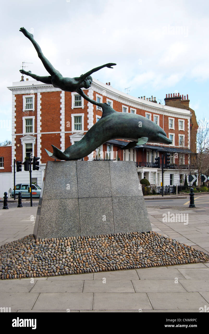 Garçon avec un dauphin, Cheyne Walk, London Banque D'Images