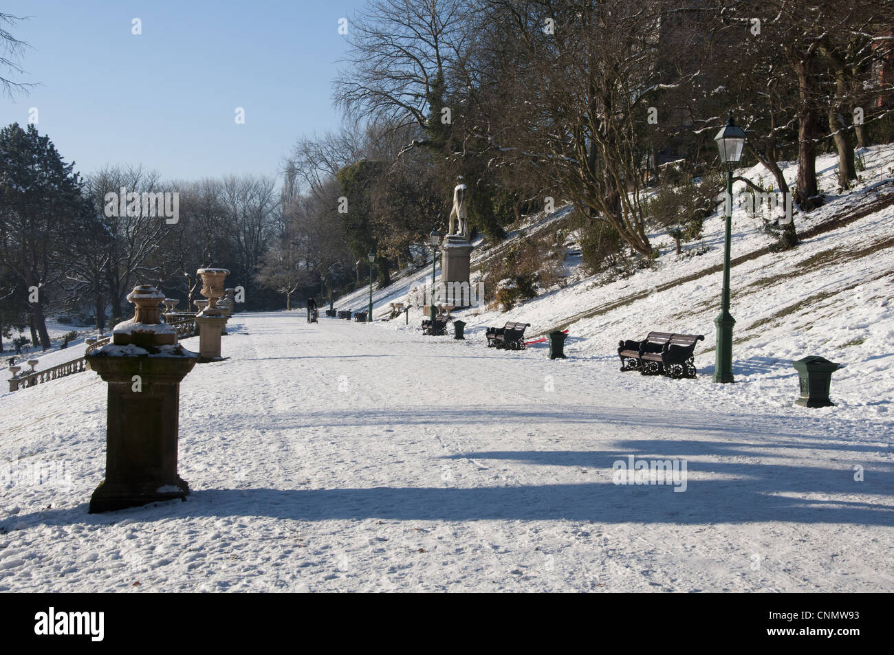 Un parc couvert de neige, Avenham Park, Preston, Lancashire, Angleterre, décembre Banque D'Images