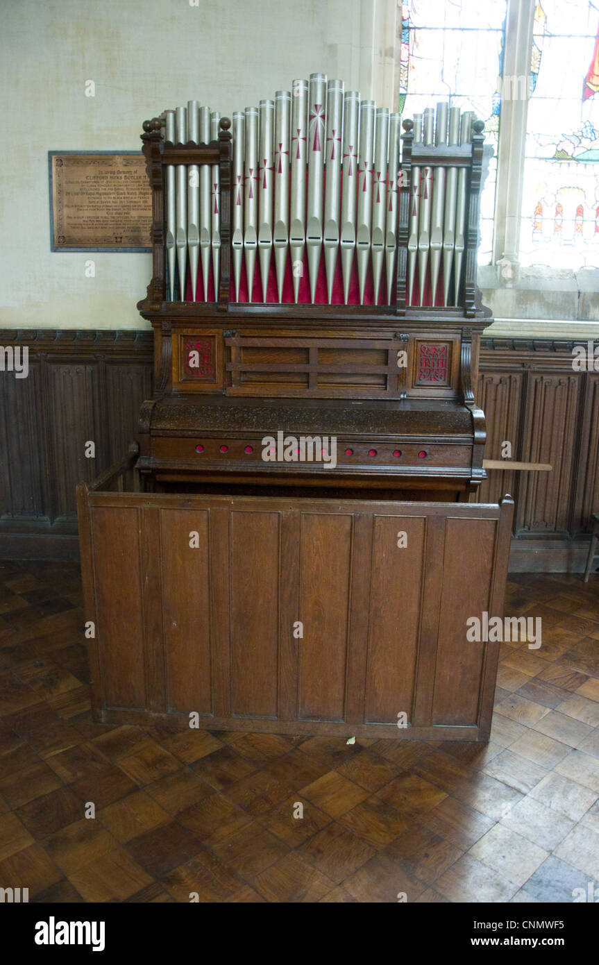 Petit orgue à tuyaux de l'église autonome Banque D'Images