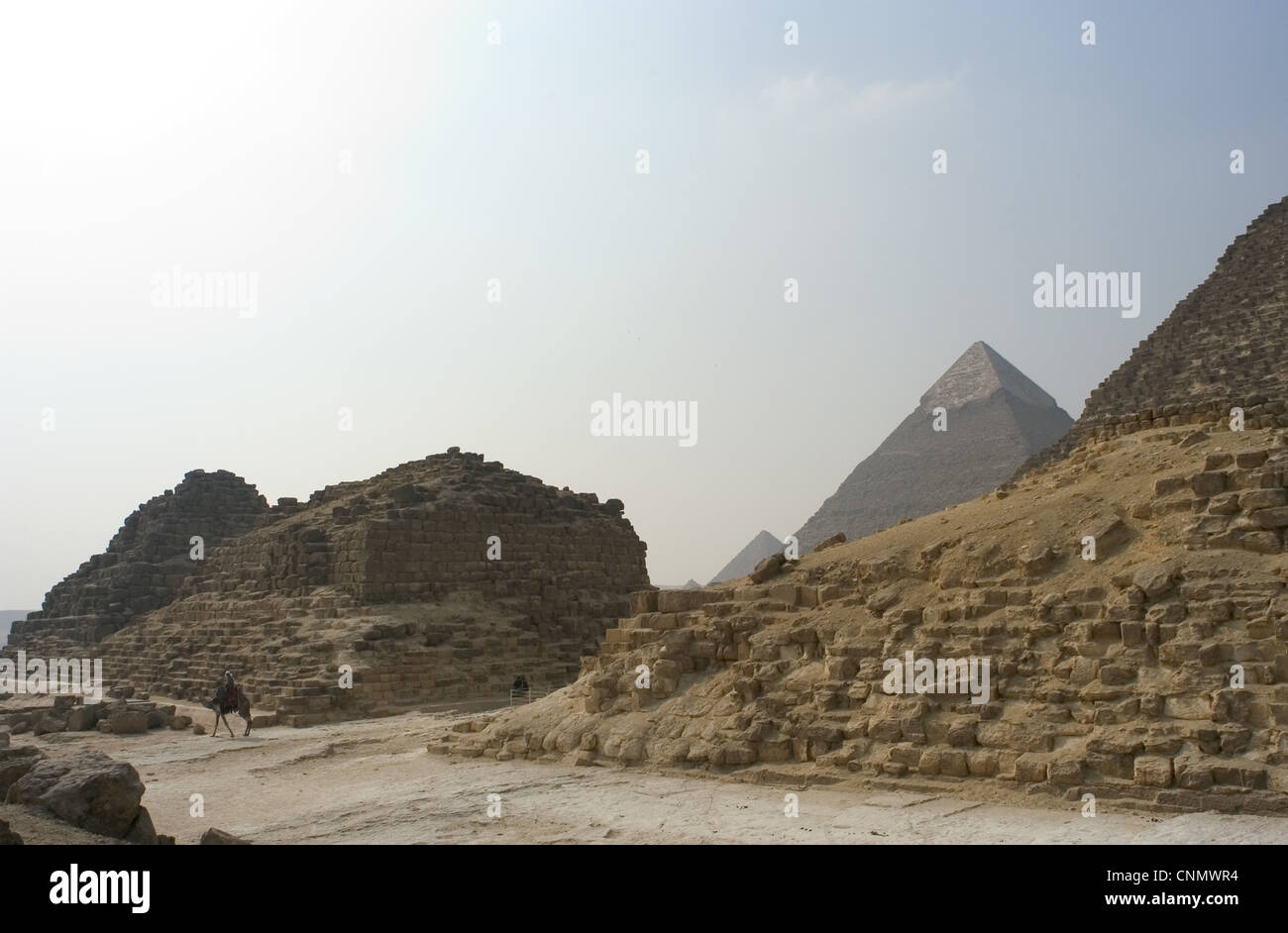 L'Égypte. Chaînes de pyramides de la grande pyramide de Chéops connu comme les pyramides des reines. G 1 G 1-a, b et G1-c. Ancienne kKingdom. Banque D'Images