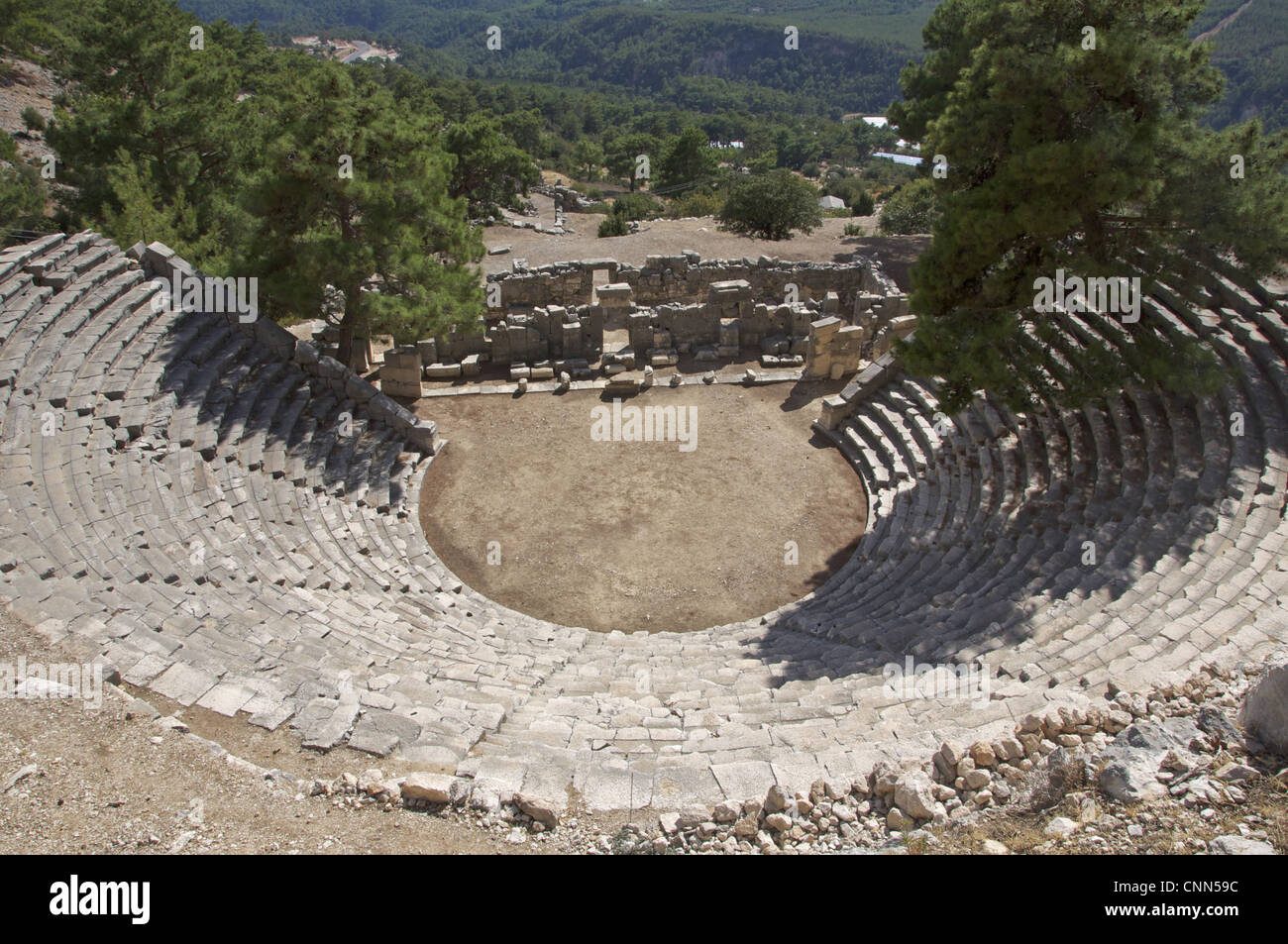 Voir l'ancien théâtre de la ville en ruines de Lycie, Arykanda, Province d''Antalya, Turquie, octobre Banque D'Images