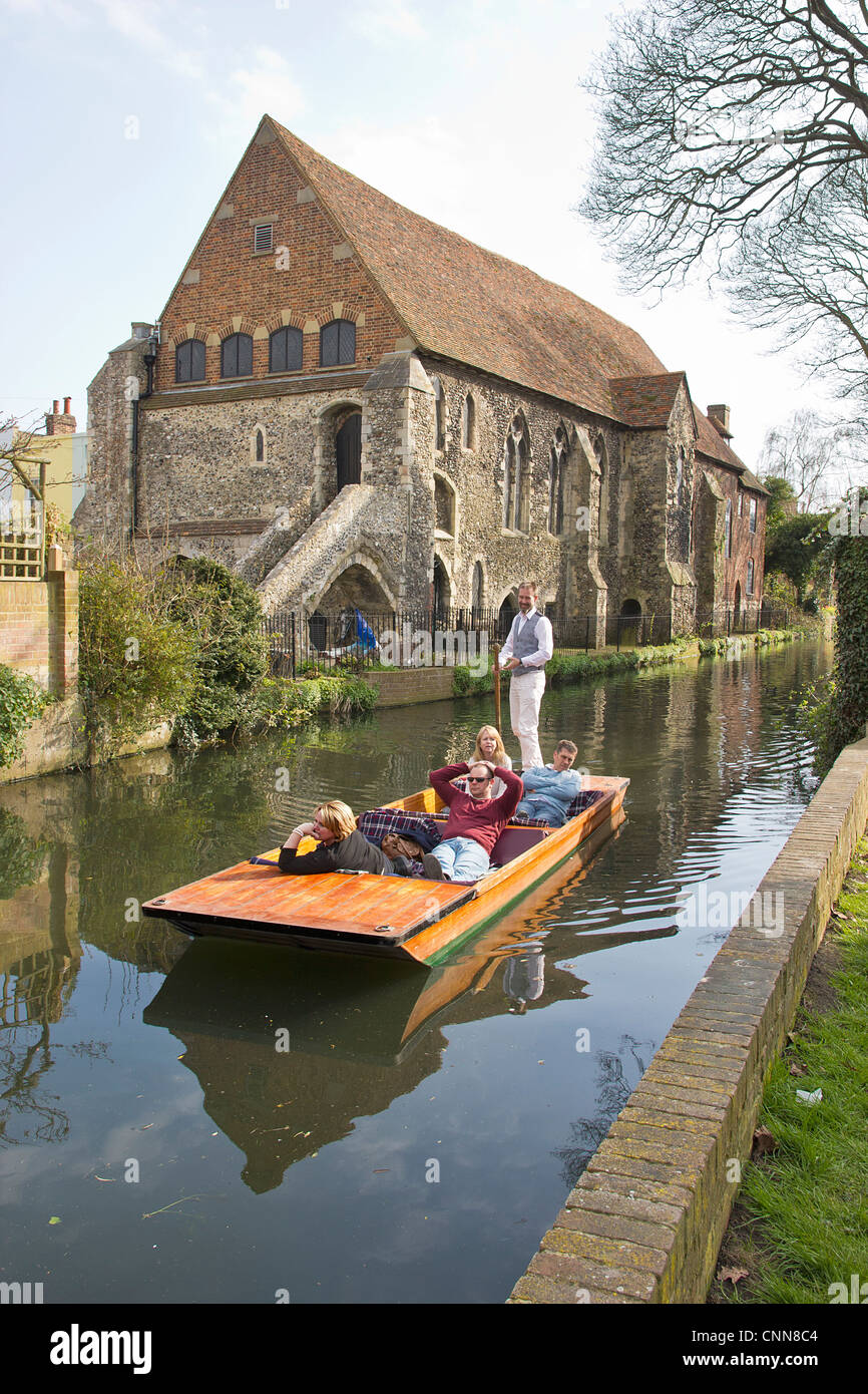 Canterbury UK Blackfriars en bateau Rivière monastère Punt barque Rivière Stour Banque D'Images